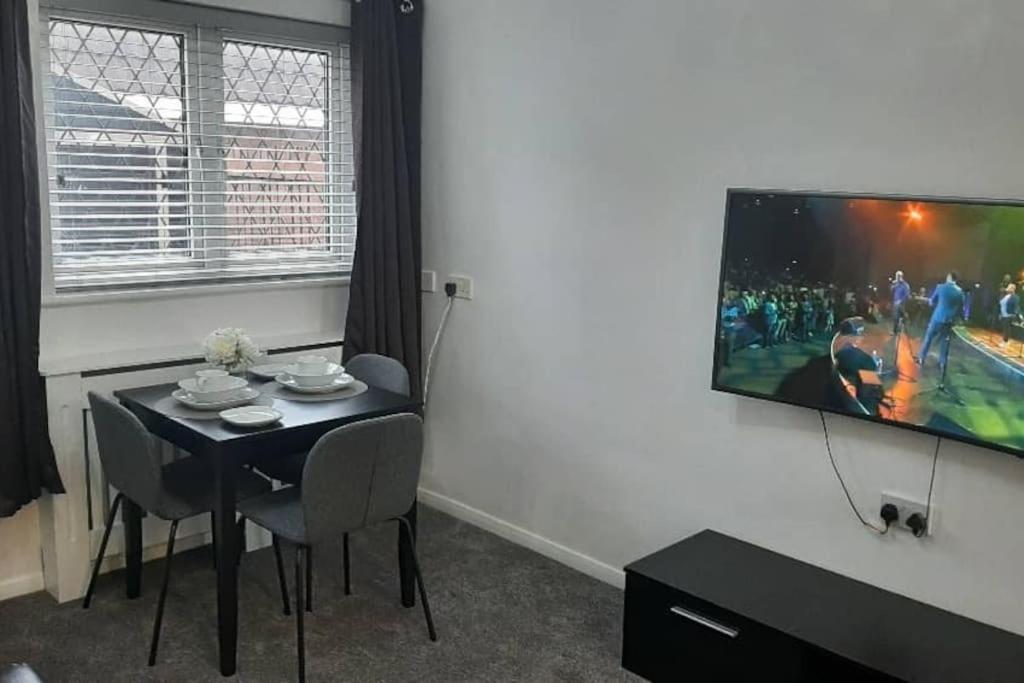 Entire Rental, Easy Reach To Etihad Stadium แมนเชสเตอร์ ภายนอก รูปภาพ